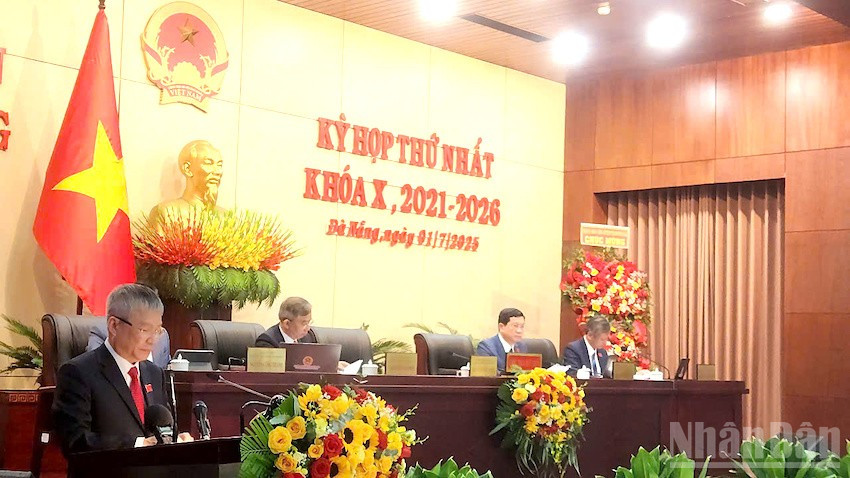 Đồng chí Nguyễn Đức Dũng, Phó Bí thư Thành ủy, Chủ tịch Hội đồng nhân dân thành phố khóa X phát biểu khai mạc kỳ họp. (Ảnh: ĐÌNH TĂNG) ndo_br_hdndtp2.jpg