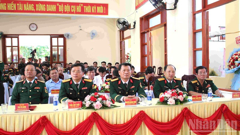 Các đại biểu tham dự buổi lễ. (Ảnh: ĐÌNH TĂNG) ndo_br_qk52.jpg
