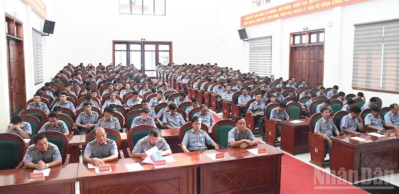 Các đại biểu tham dự lễ phát động. (Ảnh: TIẾN DŨNG) ndo_br_knguso33.jpg
