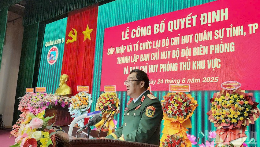 Thượng tướng Phạm Hoài Nam, Ủy viên Trung ương Đảng, Ủy viên Quân ủy Trung ương, Thứ trưởng Quốc phòng phát biểu chỉ đạo tại buổi lễ. (Ảnh: ĐÌNH TĂNG)