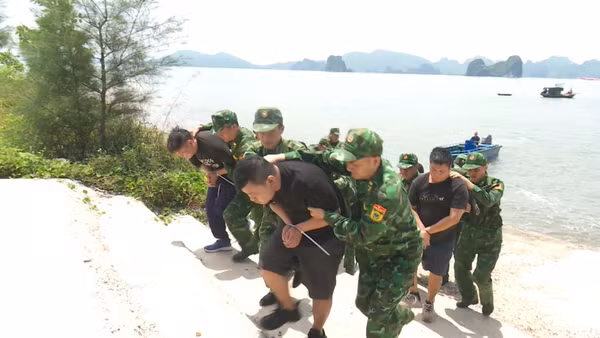 [Video] Bắt 6 đối tượng tổ chức cho 9 người Trung Quốc xuất cảnh trái phép