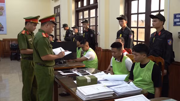 [Video] Triệt phá đường dây lừa đảo 250 tỷ đồng xuyên quốc gia