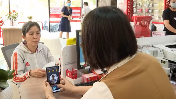 [Video] Từ 15/4, đổi thiết bị di động phải xác thực sinh trắc học