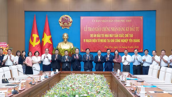 [Video] Phú Thọ: Trao Giấy chứng nhận đăng ký đầu tư dự án sản xuất, chế tạo vi mạch điện tử 
