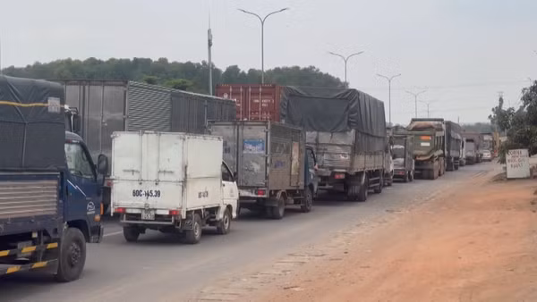 [Video] Khắc phục tình trạng ùn tắc giao thông trên Quốc lộ 51 