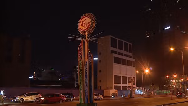 [Video] Hàng loạt biển quảng cáo lớn tại TP Hồ chí Minh đồng loạt tắt điện sau 22h