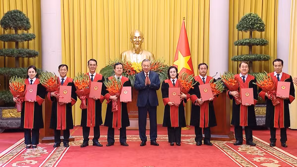 [Video] Trao quyết định bổ nhiệm Thẩm phán Tòa án nhân dân tối cao