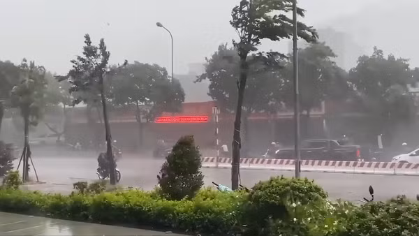 [Video] Cảnh báo mưa dông kèm lốc, sét, mưa đá ở Bắc Bộ từ chiều tối nay (3/4)