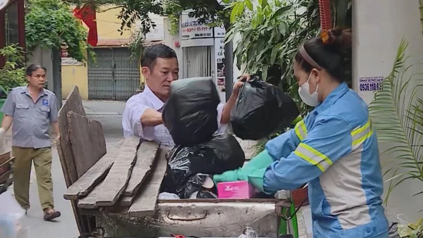 [Video] Từ 8/1, Hà Nội có thể từ chối thu gom rác nếu không phân loại