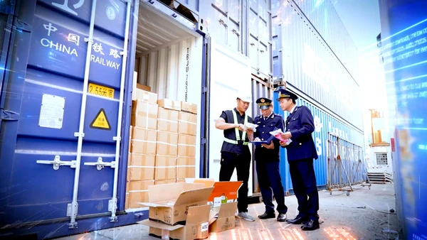 [Video] Quản lý thị trường triệt phá hàng loạt vụ hàng giả, hàng lậu trước Tết