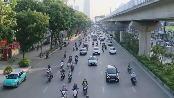 [Video] Hà Nội thí điểm cấm xe máy xăng theo giờ tại một số khu vực vành đai 1 từ ngày 1/7/2026