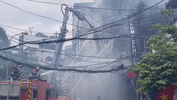 [Video] Tìm thấy thi thể nạn nhân trong vụ cháy tại cơ sở kinh doanh Volume ở Hà Nội