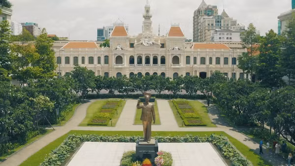 [Video] TP Hồ Chí Minh tặng 1 triệu đồng cho mỗi hộ khó khăn 