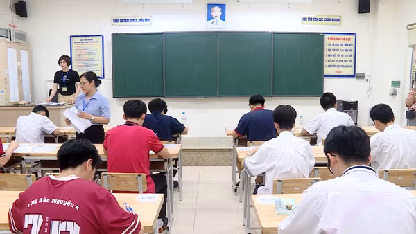 [Video] Gần 125.000 thí sinh Hà Nội bước vào kỳ thi lớp 10