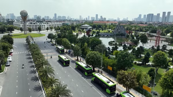 [Video] Hà Nội chính thức triển khai thí điểm vùng phát thải thấp trong Vành đai 1
