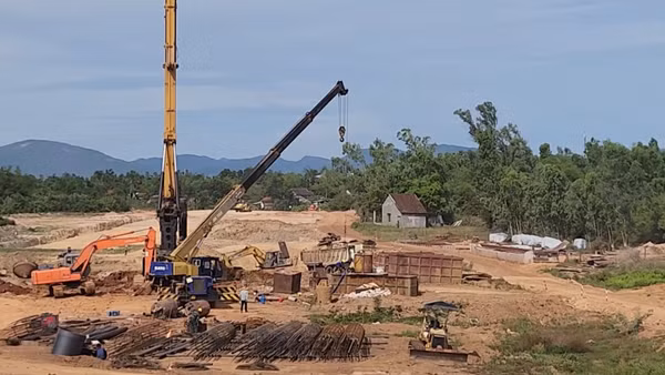 [Video] Chạy đua tiến độ trên đại công trường cao tốc Quy Nhơn - Pleiku