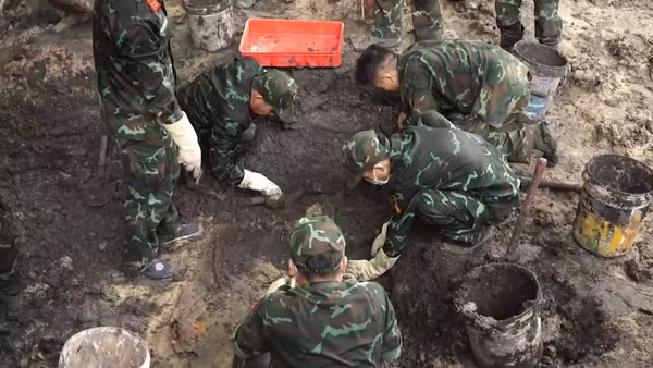 [Video] Đã tìm thấy 49 hài cốt và 1 bộ tập thể tại công viên Lê Thị Riêng