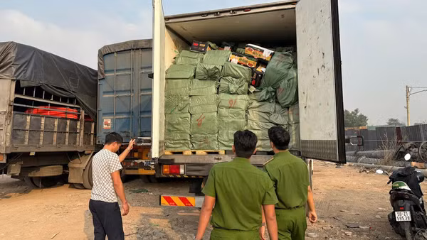 [Video] TP Hồ Chí Minh phát hiện hơn 28 tấn thực phẩm bẩn không rõ nguồn gốc