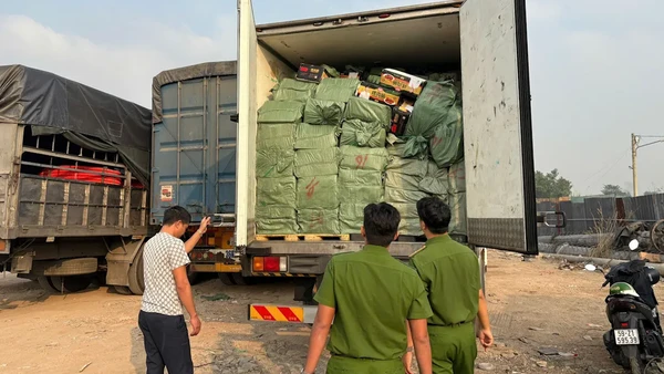 [Video] TP Hồ Chí Minh phát hiện hơn 28 tấn thực phẩm bẩn không rõ nguồn gốc