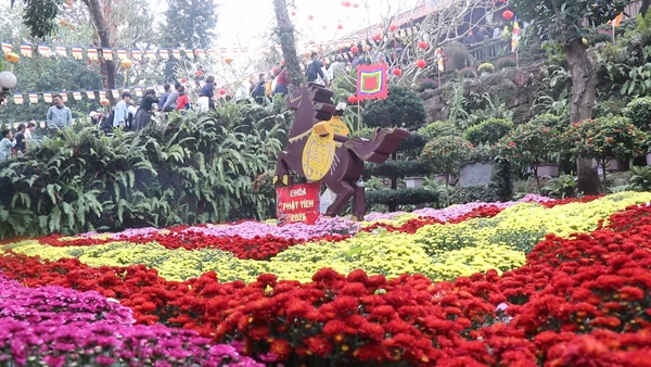 [Video] Du khách trẩy hội chùa Phật Tích, Bắc Ninh