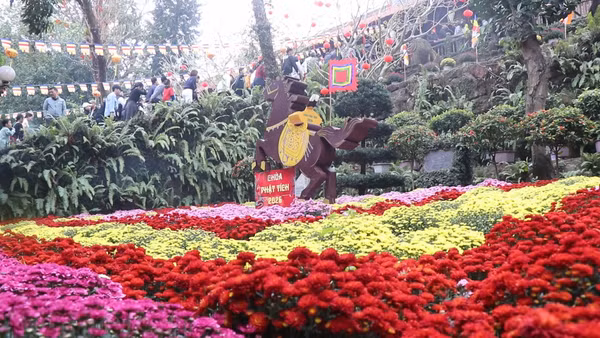 [Video] Du khách trẩy hội chùa Phật Tích, Bắc Ninh