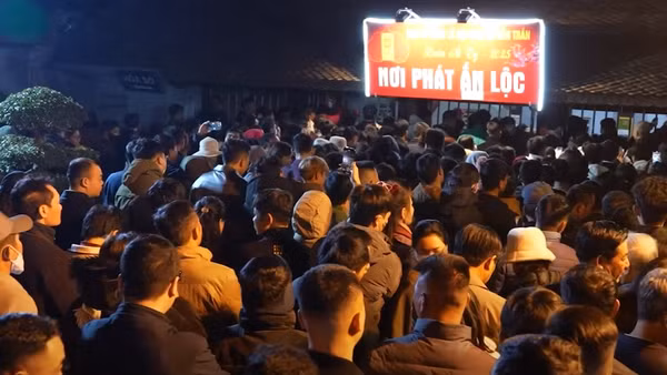 [Video] Thay đổi giờ phát ấn Đền Trần xuân Bính Ngọ 2026