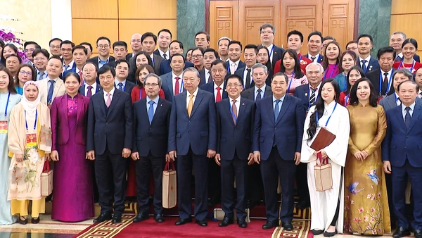 [Video] Tổng Bí thư gặp mặt Đoàn Kiều bào tiêu biểu