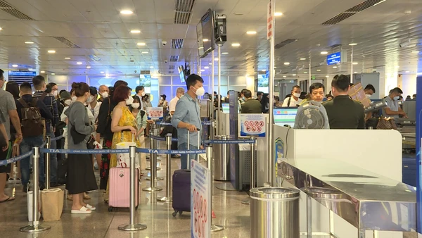 [Video] Sân bay Tân Sơn Nhất dự kiến phục vụ 145.000 hành khách/ngày dịp Tết Bính Ngọ 2026