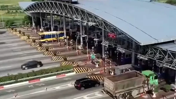 [Video] Thu phí một số đoạn cao tốc Bắc - Nam; áp dụng quy chuẩn khí thải ô tô mới từ 1/3