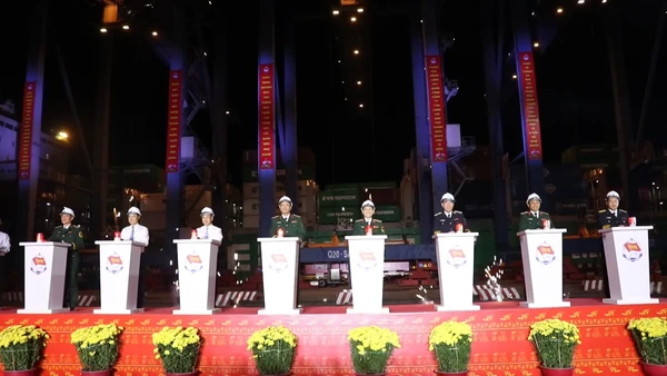 [Video] Cảng Cát Lái phát lệnh làm hàng đầu năm