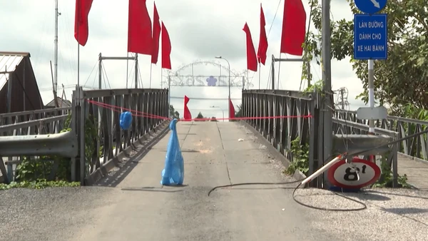 [Video] Cần Thơ cấm tàu thuyền qua kênh Thốt Nốt sau sự cố sập cầu 30/4