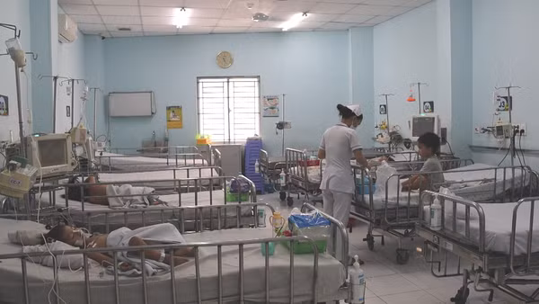 [Video] Bộ Y tế yêu cầu triển khai các biện pháp phòng, chống khẩn cấp để tránh “dịch chồng dịch”