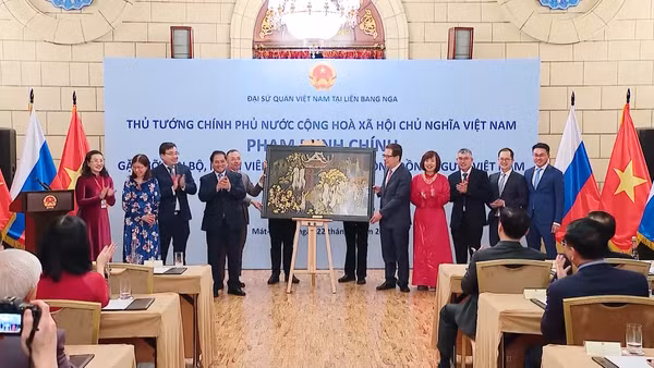 [Video] Thủ tướng gặp gỡ cộng đồng người Việt Nam tại Liên bang Nga