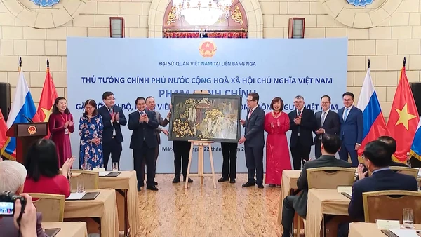 [Video] Thủ tướng gặp gỡ cộng đồng người Việt Nam tại Liên bang Nga