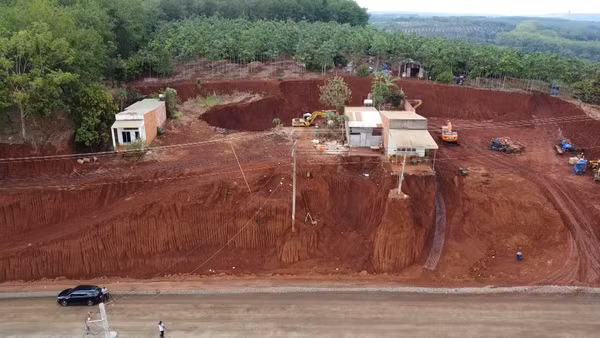 [Video] Ngành chức năng tỉnh Đồng Nai công khai xin lỗi người dân trong vụ hạ cốt nền khiến nhiều nhà dân “treo cao”