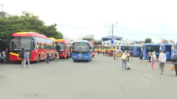 [Video] Nhiều hãng xe lớn vẫn giữ nguyên giá vé trước biến động giá nhiên liệu