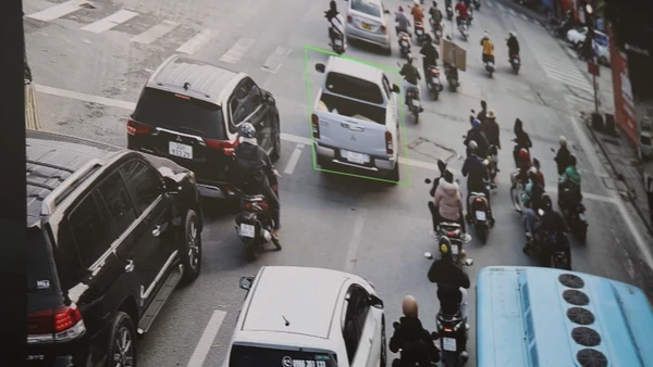 [Video] 1800 vi phạm giao thông tiếp tục bị camera AI của Hà Nội “bắt trọn” 