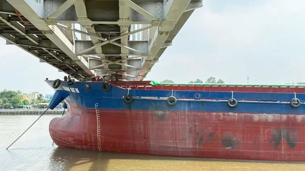 [Video] Xác định nguyên nhân ban đầu vụ va chạm khiến cầu đường sắt qua Đồng Nai gián đoạn