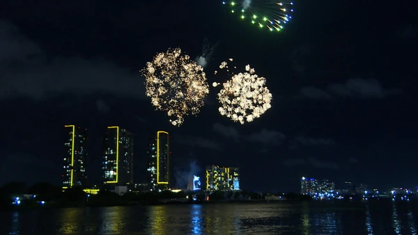 [Video] TP Hồ Chí Minh bắn pháo hoa nghệ thuật tại 4 điểm chào đón năm mới 2026