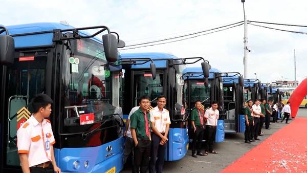[Video] TP Hồ Chí Minh hướng tới chuyển toàn bộ xe công sang xe điện vào năm 2030