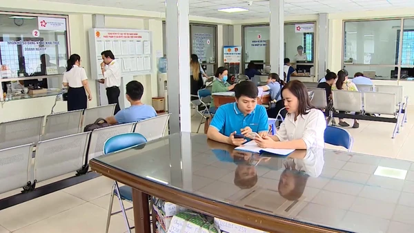 [Video] Hà Nội tích cực hỗ trợ hộ kinh doanh chuyển đổi quản lý thuế