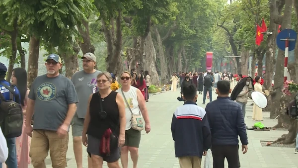 [Video] Người nước ngoài hào hứng đón Tết Dương lịch 2026 tại Thủ đô