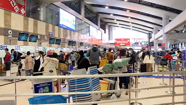 [Video] Vé máy bay Tết Nguyên đán 2026 tiếp tục khan hiếm 