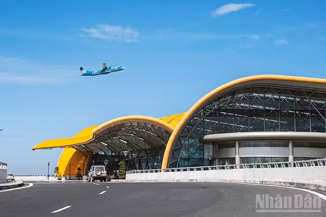 Đợt bay kiểm tra, hiệu chuẩn hệ thống dẫn đường và đèn tín hiệu hàng không tại Cảng hàng không quốc tế Liên Khương diễn ra từ ngày 23-28/7.