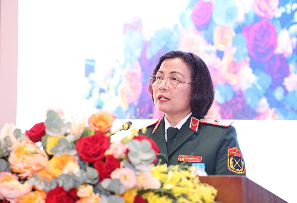 Thiếu tướng, Phó Giáo sư, Tiến sĩ Nguyễn Hoàng Ngọc, Bí thư Đảng ủy, Phó Giám đốc Bệnh viện Trung ương Quân đội 108 phát biểu tại lễ kỷ niệm.