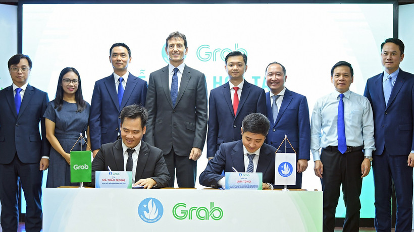 Đại diện Trung ương Hội Sinh viên Việt Nam và Grab ký kết biên bản hợp tác giai đoạn 2025-2028.