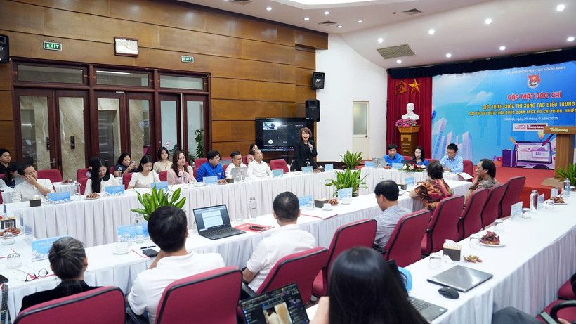 Toàn cảnh buổi gặp gỡ báo chí.