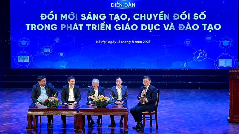 Các diễn giả trao đổi ý kiến tại Diễn đàn.