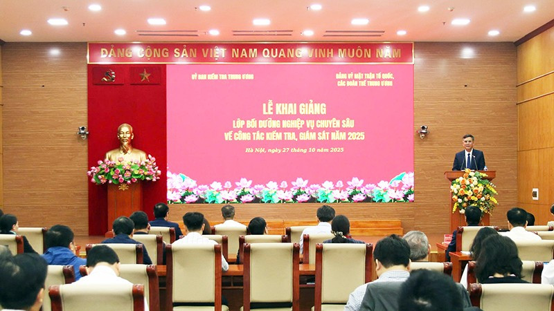 Toàn cảnh lễ khai giảng lớp bồi dưỡng.