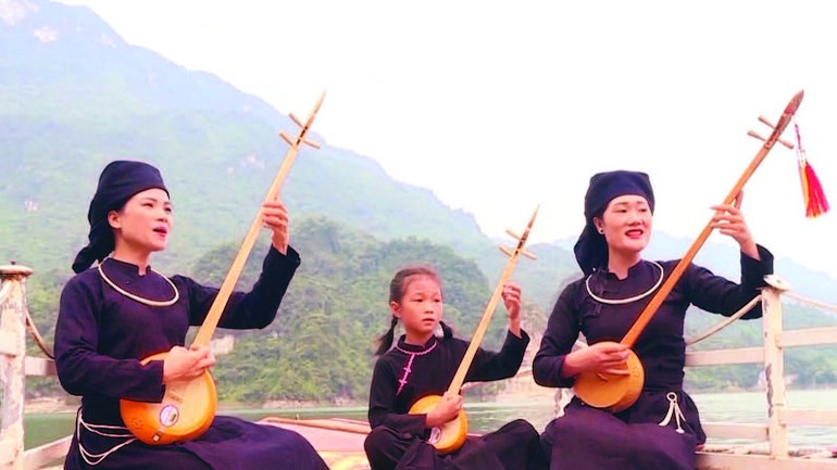 3- បទពិសោធន៍ស្តាប់ Then ច្រៀង និង Tinh lute ពេលជិះទូកទៅទស្សនាបឹងវារីអគ្គីសនី Tuyen Quang ។ 33-4022.jpg
